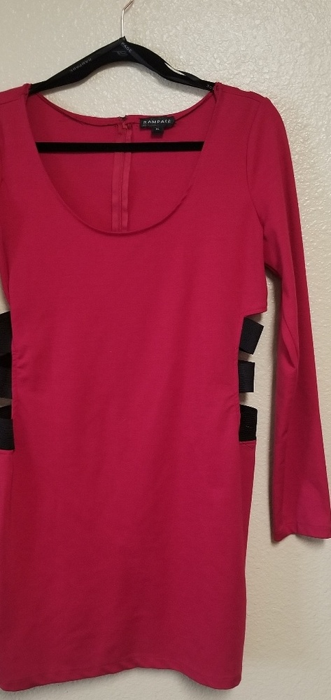 RED OPEN SIDE DRESS - Picture 2 of 4